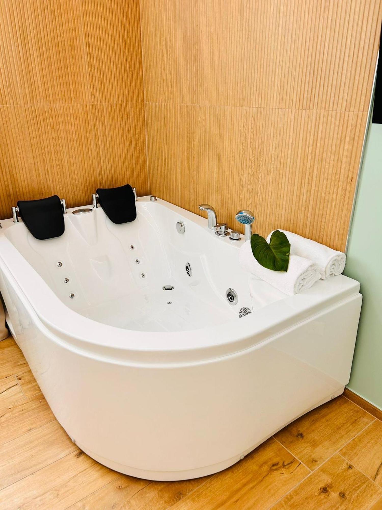 Superior Double Room Indoor Spa Bath