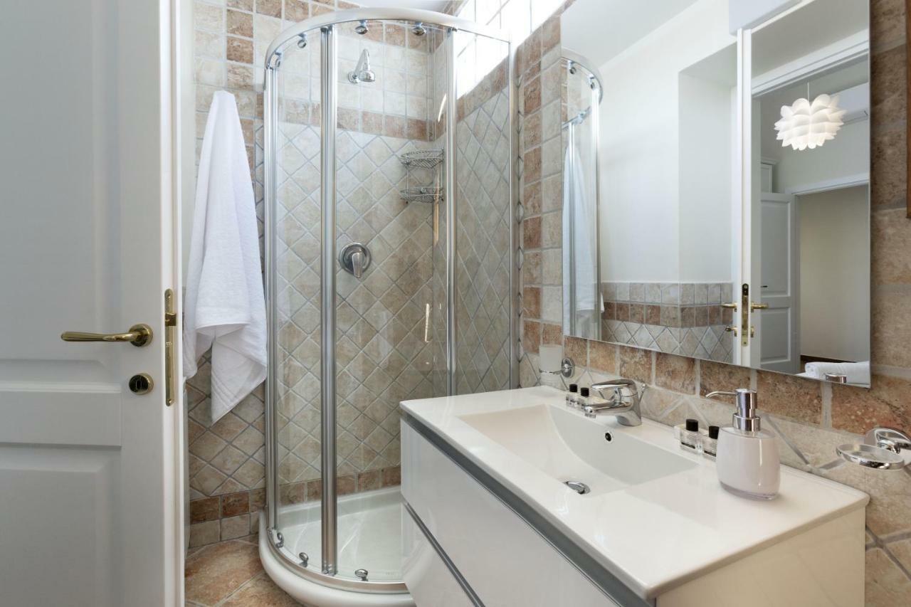 Deluxe Queen Suite