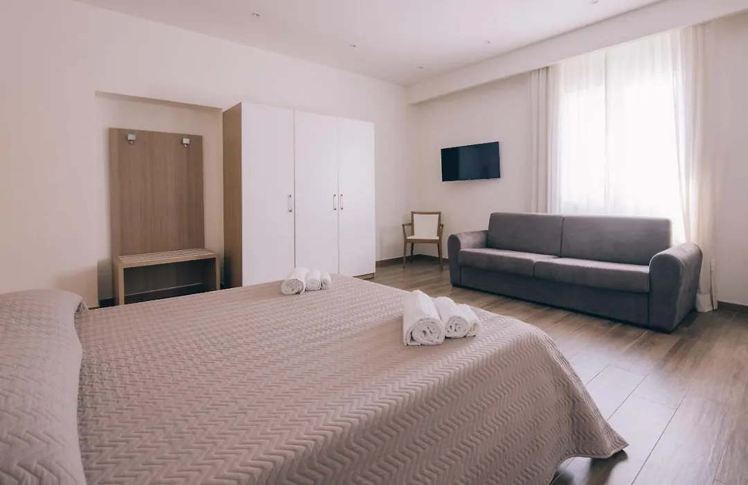 La Promenade Rooms & Suites-1