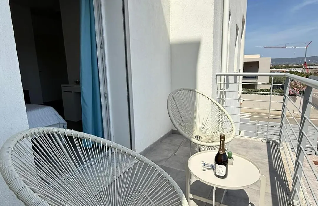 Artemisia Home-1