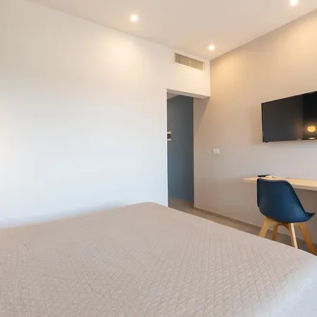 Antares Rooms And Suites-3
