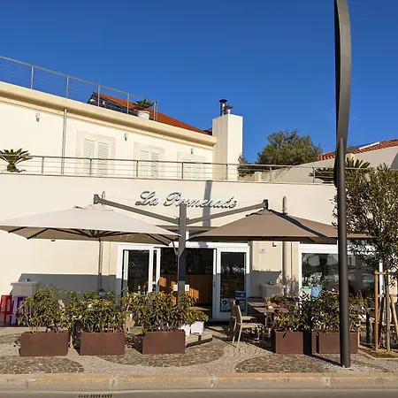 La Promenade Rooms & Suites-3