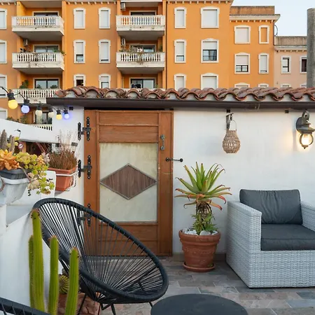 Cozy Guest House Downtown-2